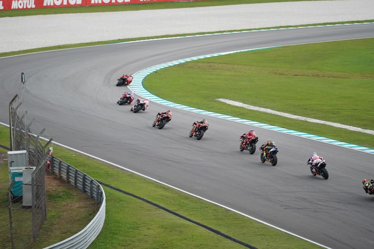 King of the Baggers racing at Mid-Ohio Sports Car Course with Indian and Harley baggers