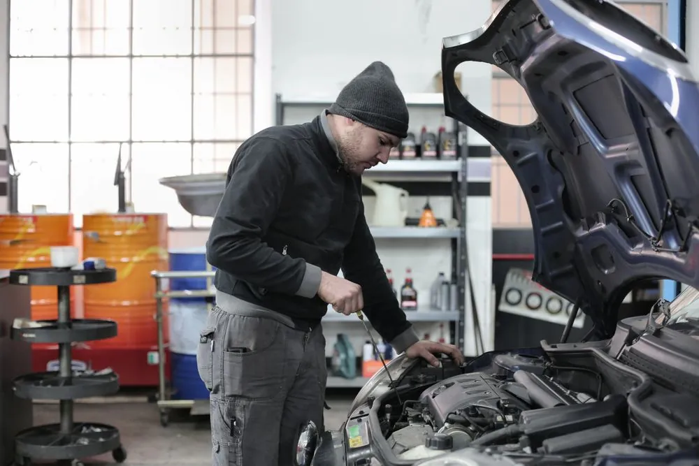 Indian Pursuit engine oil service — changing oil on PowerPlus 108ci
