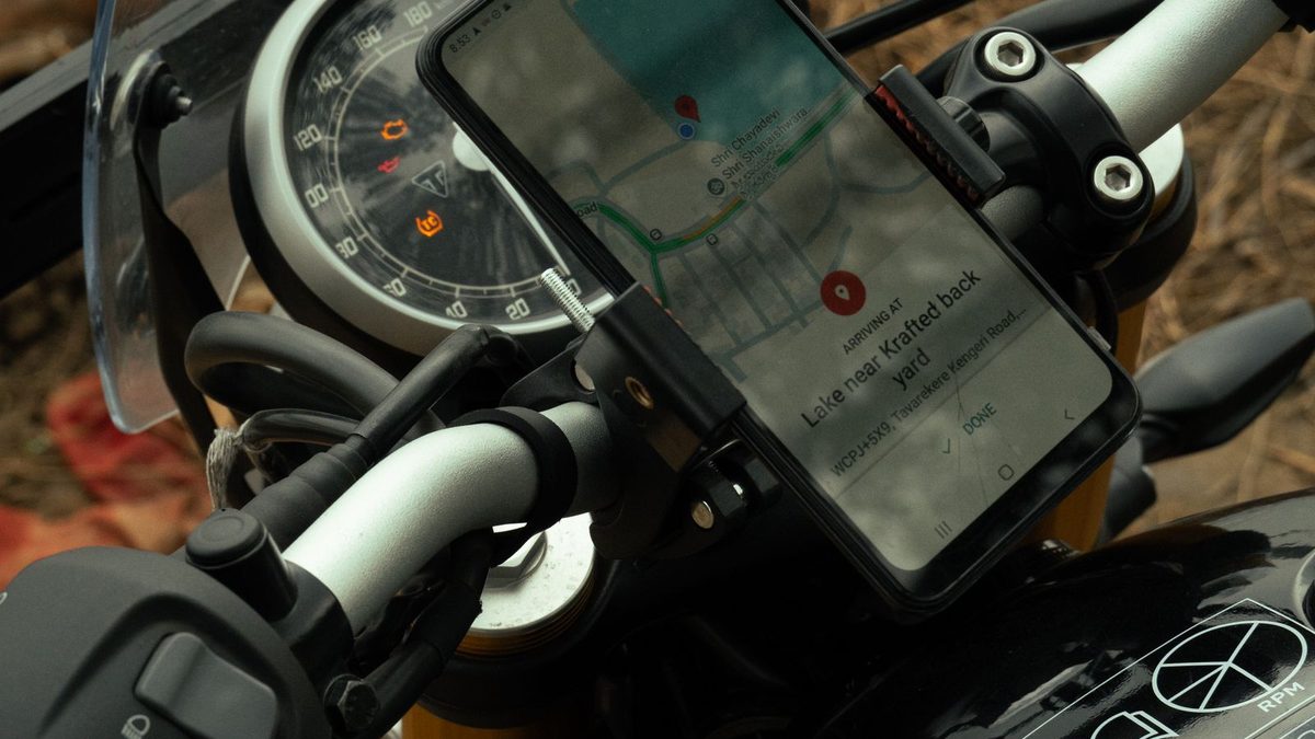 Quad Lock on the Indian Pursuit — Is It Really the Best Phone Mount?