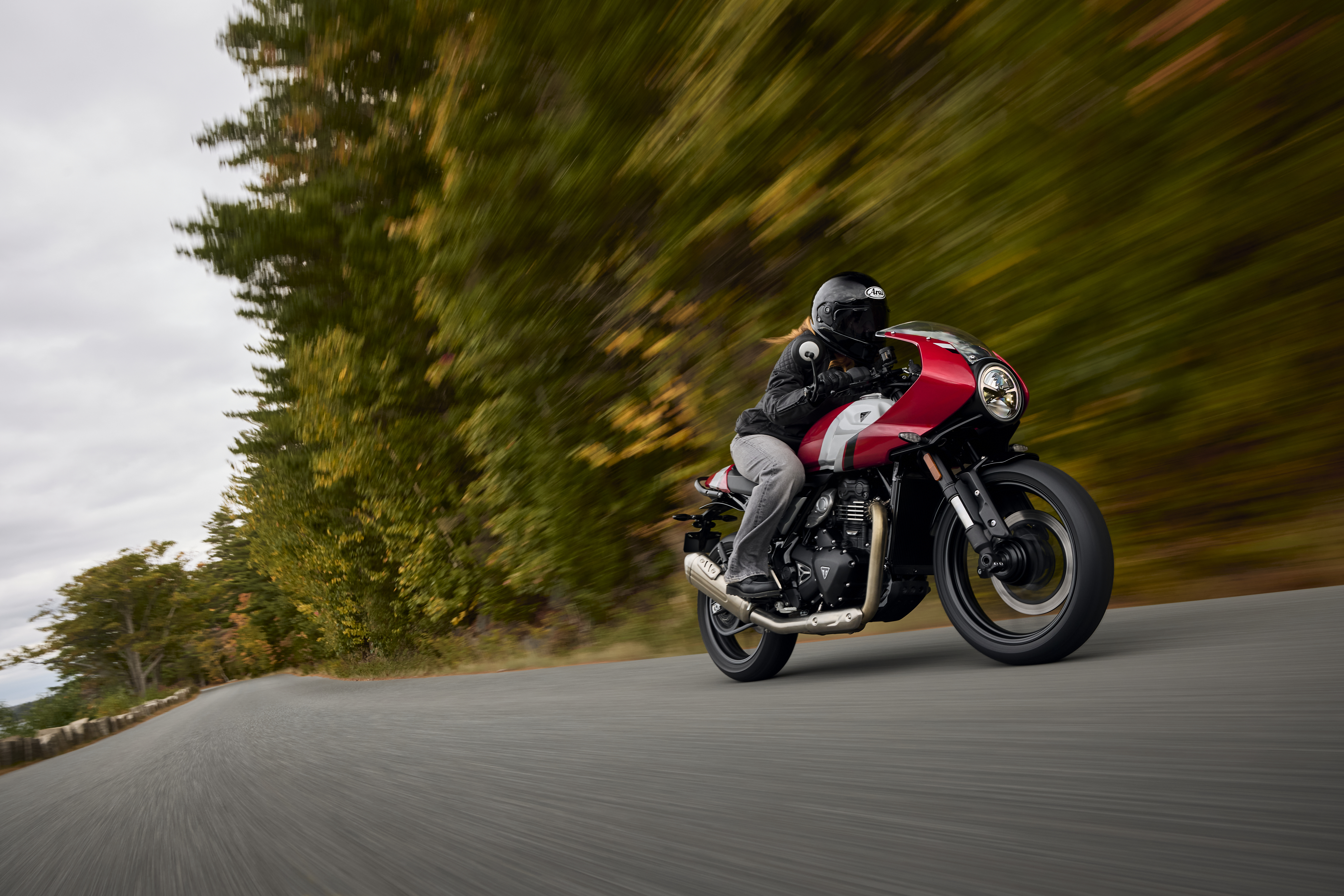 2026 Triumph Thruxton 400 cafe racer in Lava Red official product photo