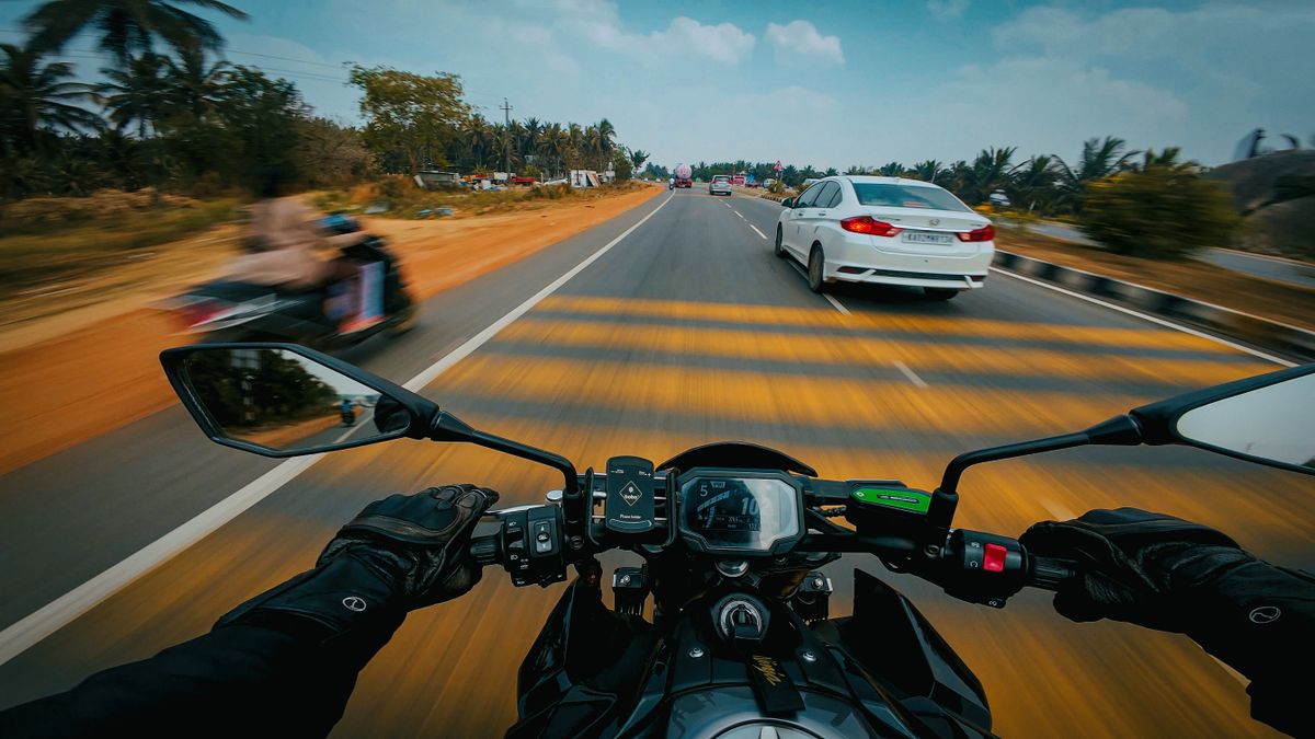 moto insta360 go3s helmet pov