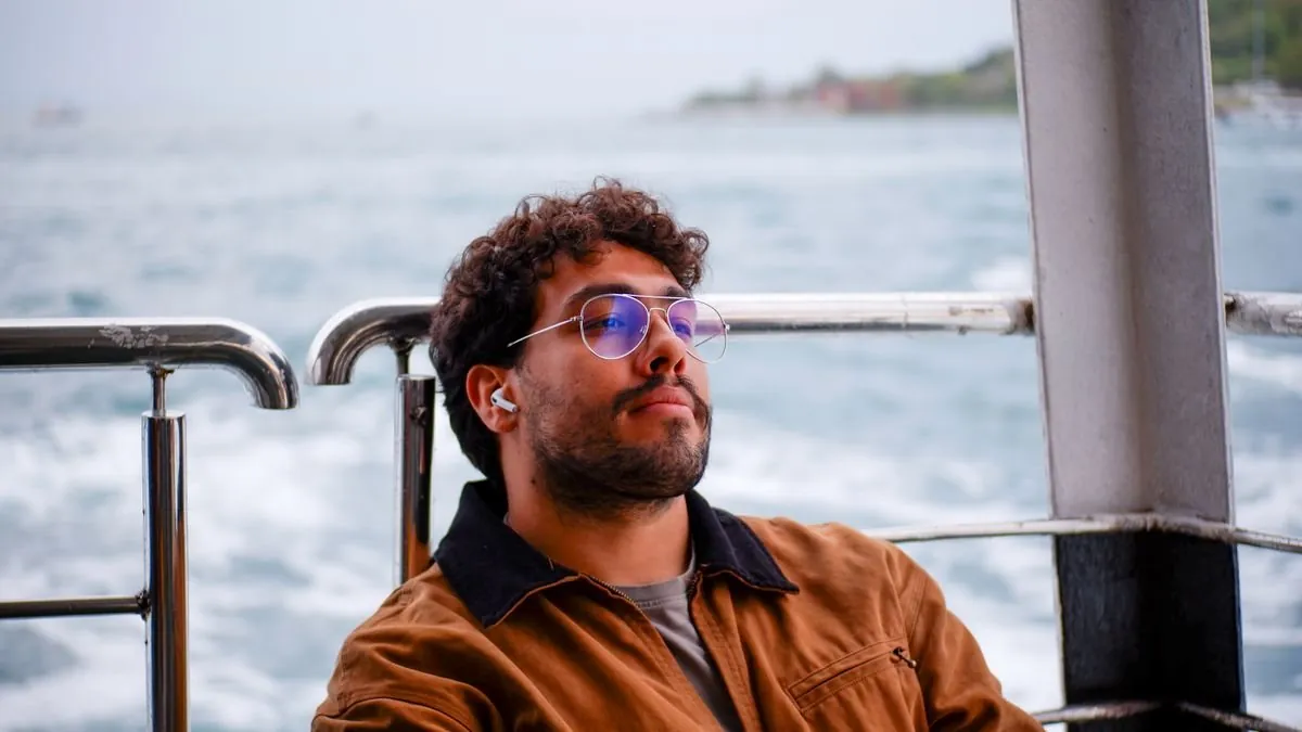 Meta Smart Glasses vs Wireless Earbuds — Which Should You Actually Buy in 2026?