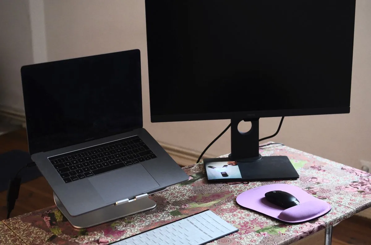 Laptop with extended monitor for productivity