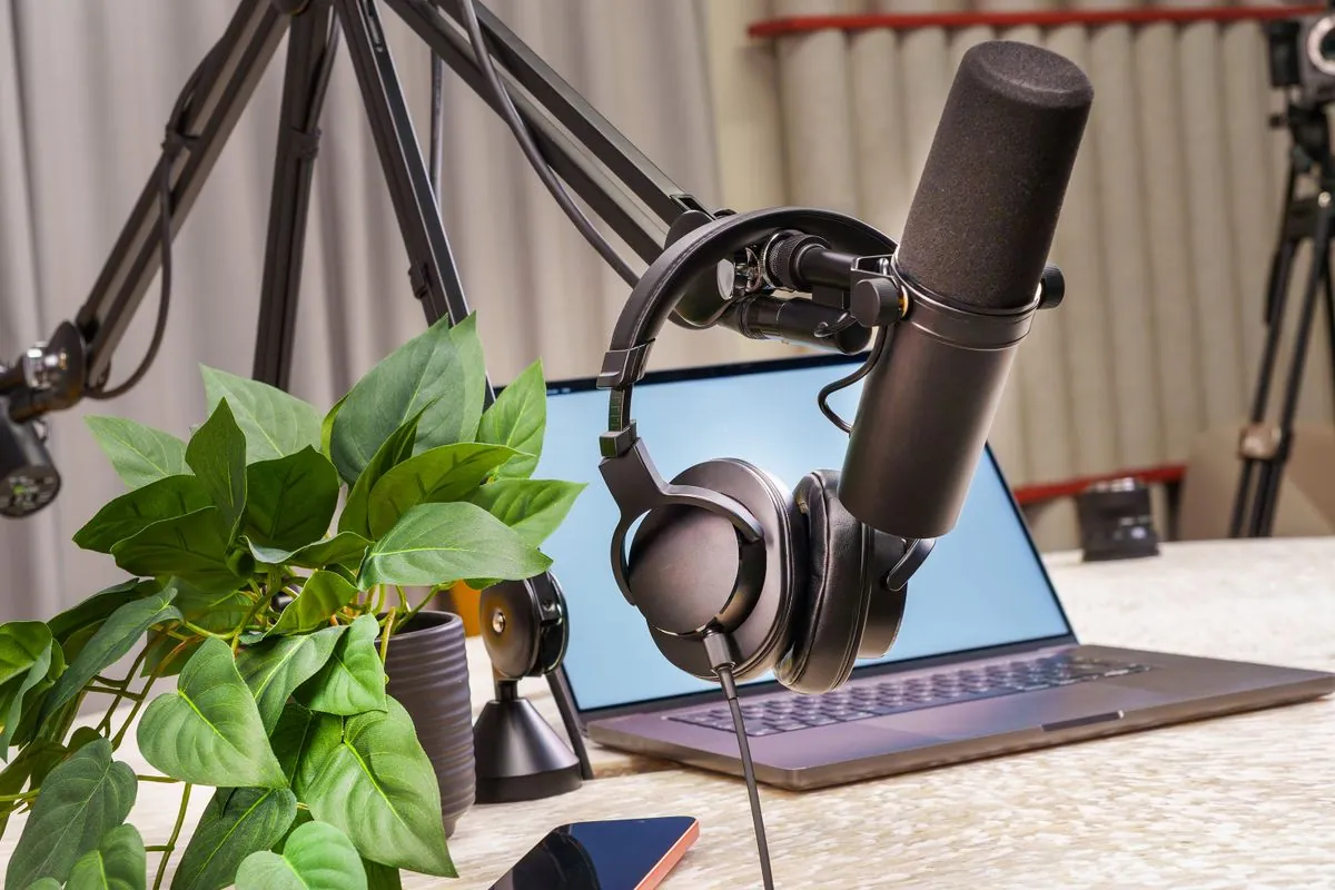 USB microphone for podcasting and content creation